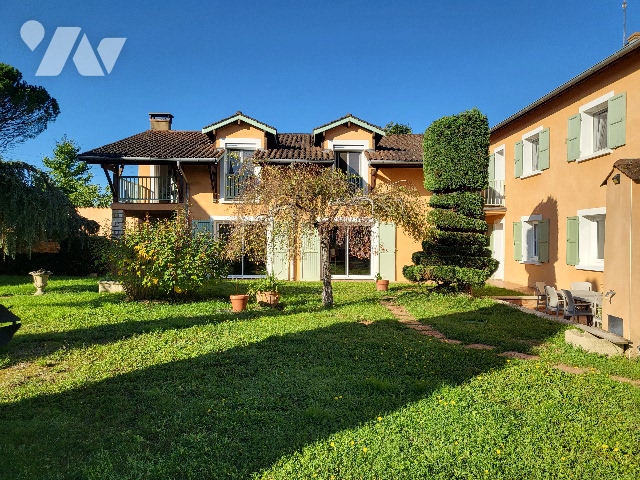 Maison 331m² — Toussieux
