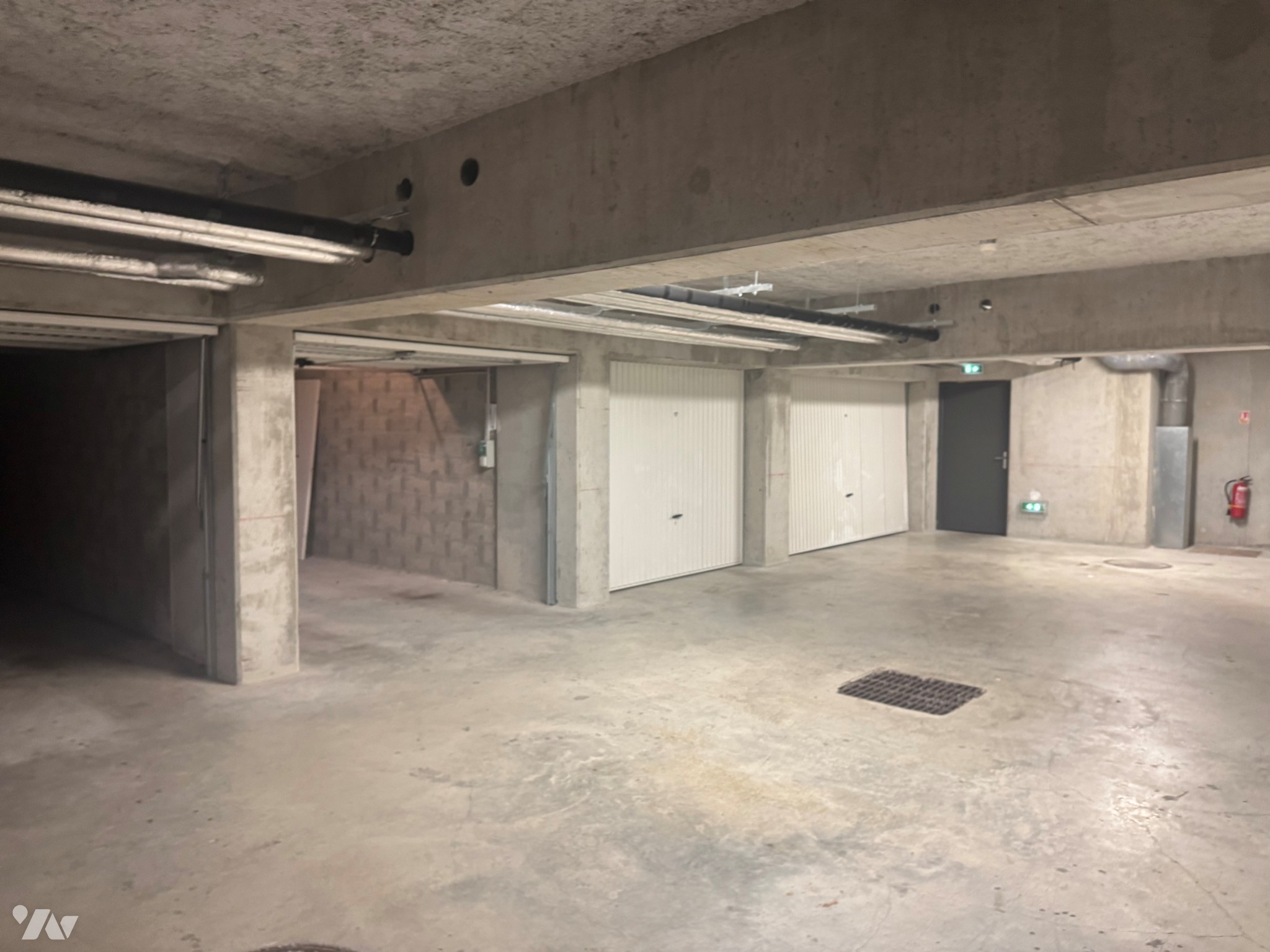 Parking Divonne-les-Bains · 140 €/mois