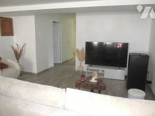 Immeuble 189m² — Brunehamel