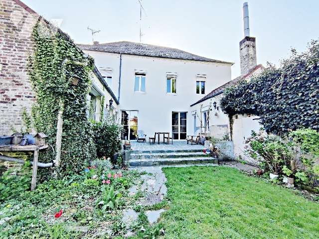 Maison 11 pièces 330 m² · à Hirson · 330 m² · 240 000 €