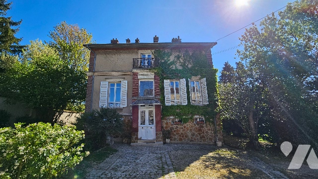 Maison 9 pièces 262 m² · à Château-Thierry · 262 m² · 469 000 €