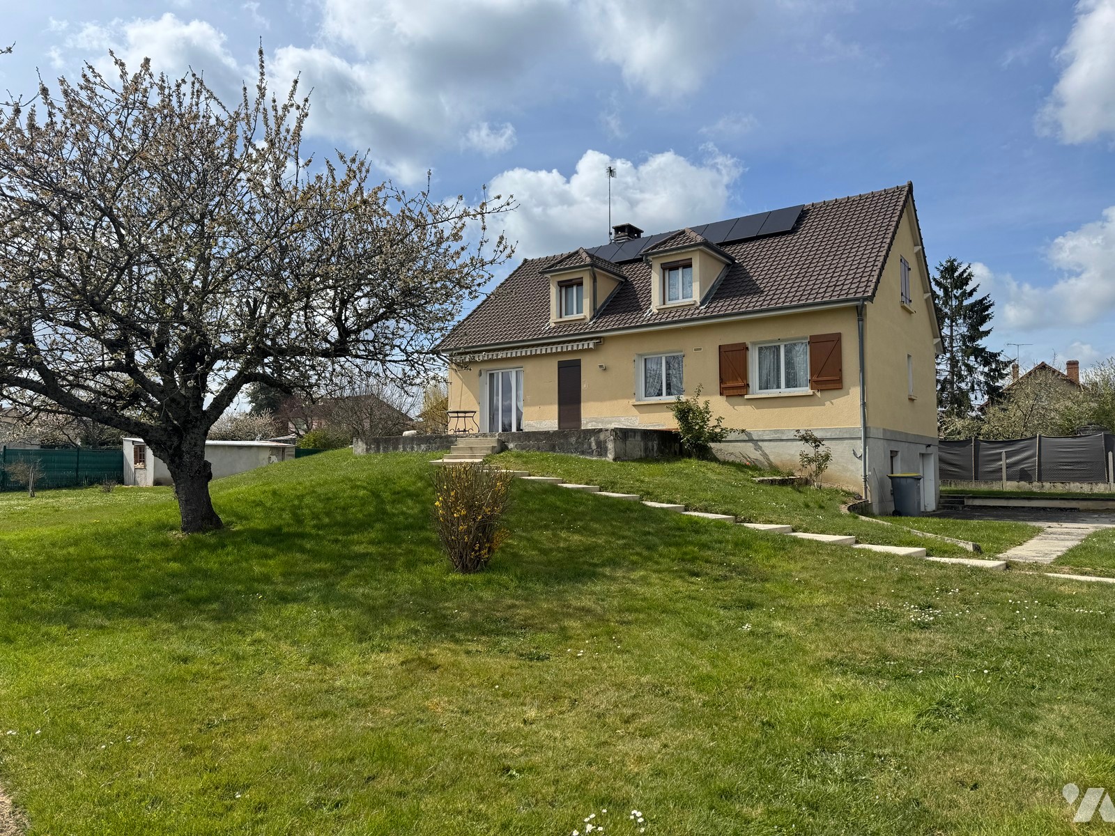 Maison 6 pièces 153 m² · à Commentry · 153 m² · 120 000 €