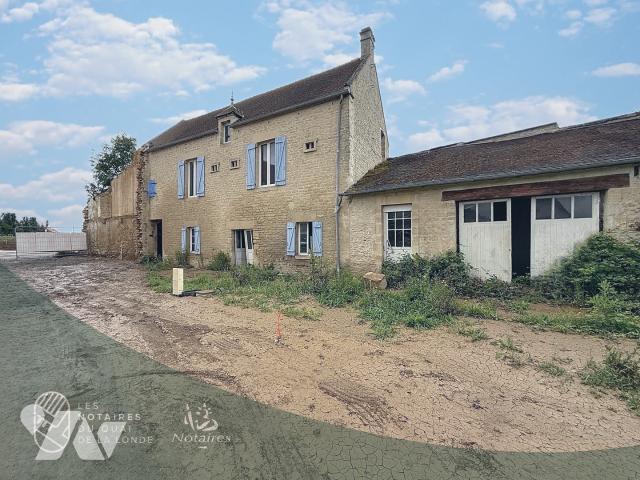 Maison 5 pièces 210 m² · à Douvres-la-Délivrande · 210 m² · 150 000 €