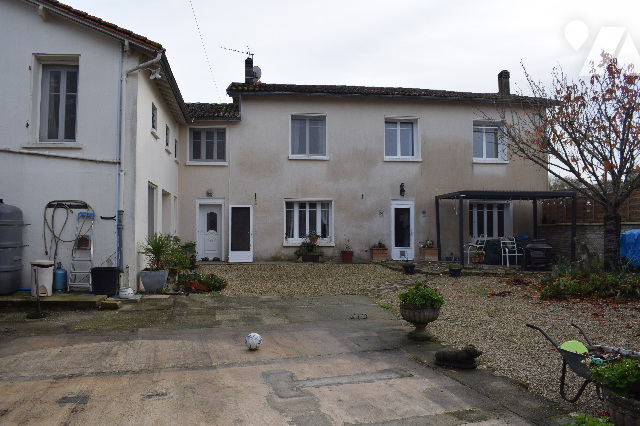 Maison 9 pièces 294 m² · à Souvigné · 293,7 m² · 175 000 €