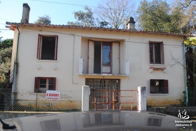Une Incroyable Maison De Campagne Aux Encheres A Deux Pas Des Invalides Le Parisien