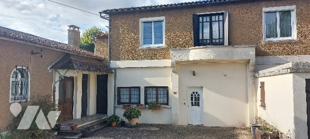 Maison 8 pièces 266 m² · à Matha · 266 m² · 175 000 €