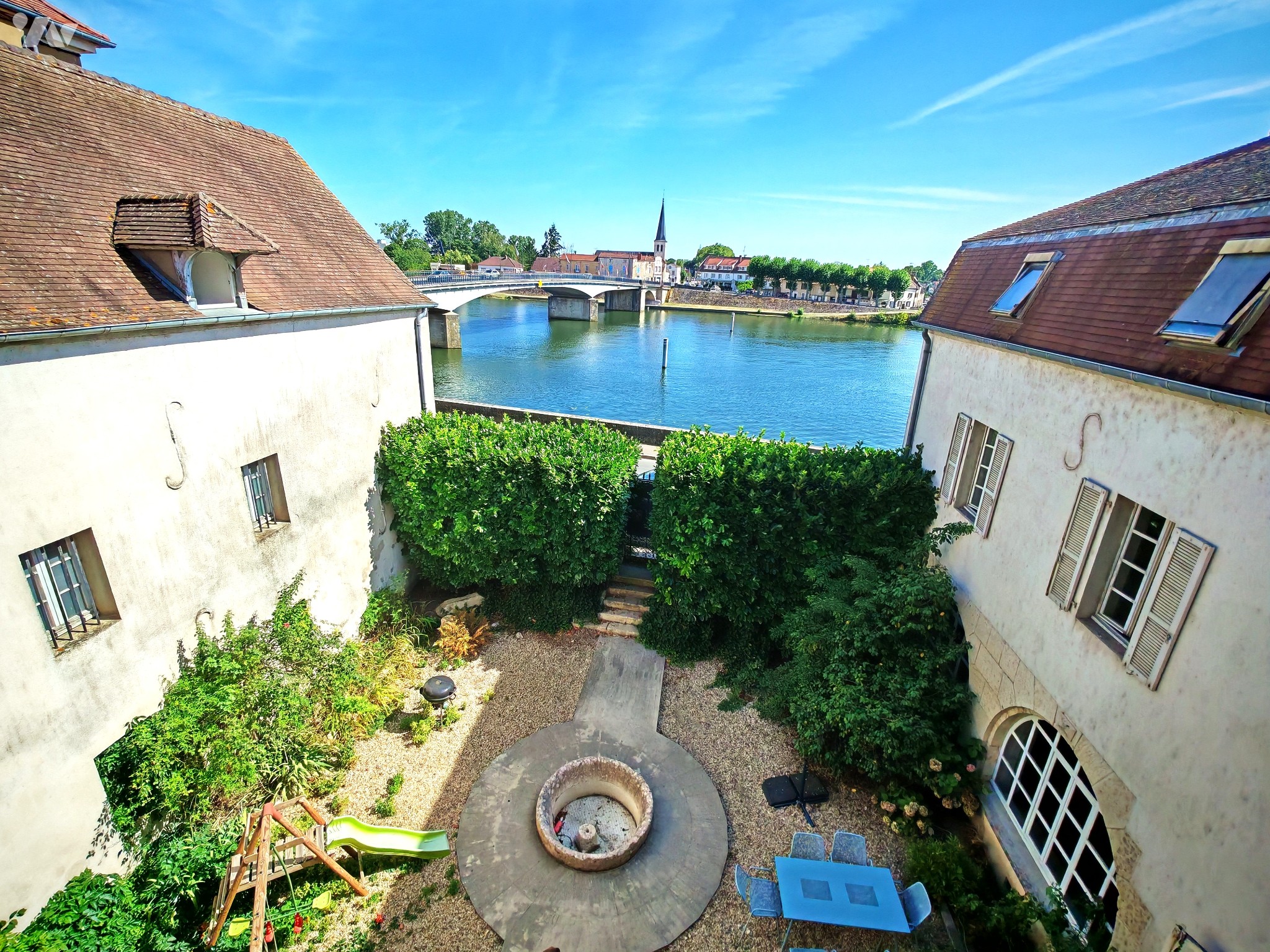 Maison 18 pièces 523 m² · à Saint-Jean-de-Losne · 523 m² · 489 000 €