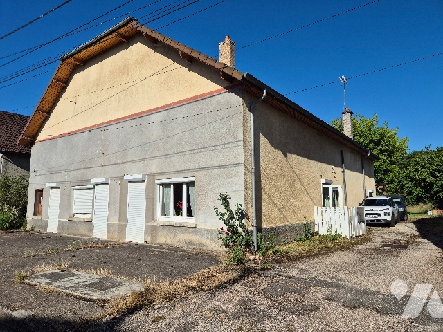 Maison 6 pièces 237 m² · à Broye-Aubigney-Montseugny · 237 m² · 142 000 €