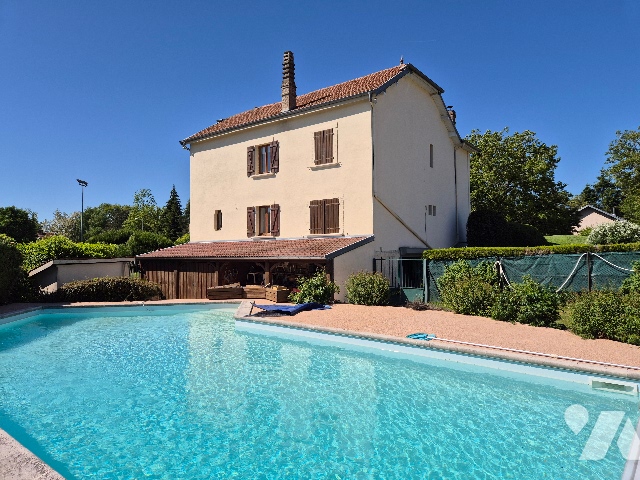 Maison 7 pièces 173 m² · à Savoyeux · 172,8 m² · 240 000 €