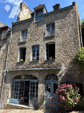 Maison 10 pièces 220 m² · à Dinan · 220 m² · 300 000 €