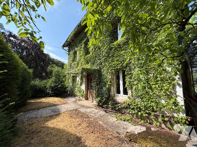 Maison 8 pièces 222 m² · à Chenecey-Buillon · 222 m² · 300 000 €