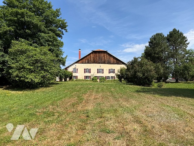 Maison 14 pièces 308 m² · à Longeville · 308 m² · 450 000 €