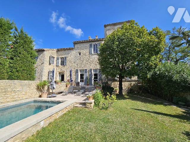 Maison 8 pièces 240 m² · à Saint-Paul-Trois-Châteaux · 240 m² · 1 100 000 €