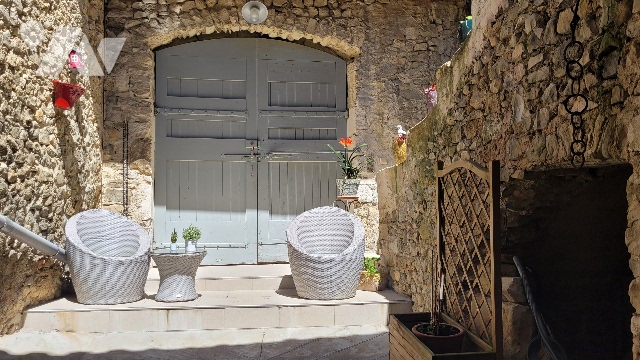 Sale - House/Villa - MIRMANDE - 245 m² - 10 rooms - M 374b
