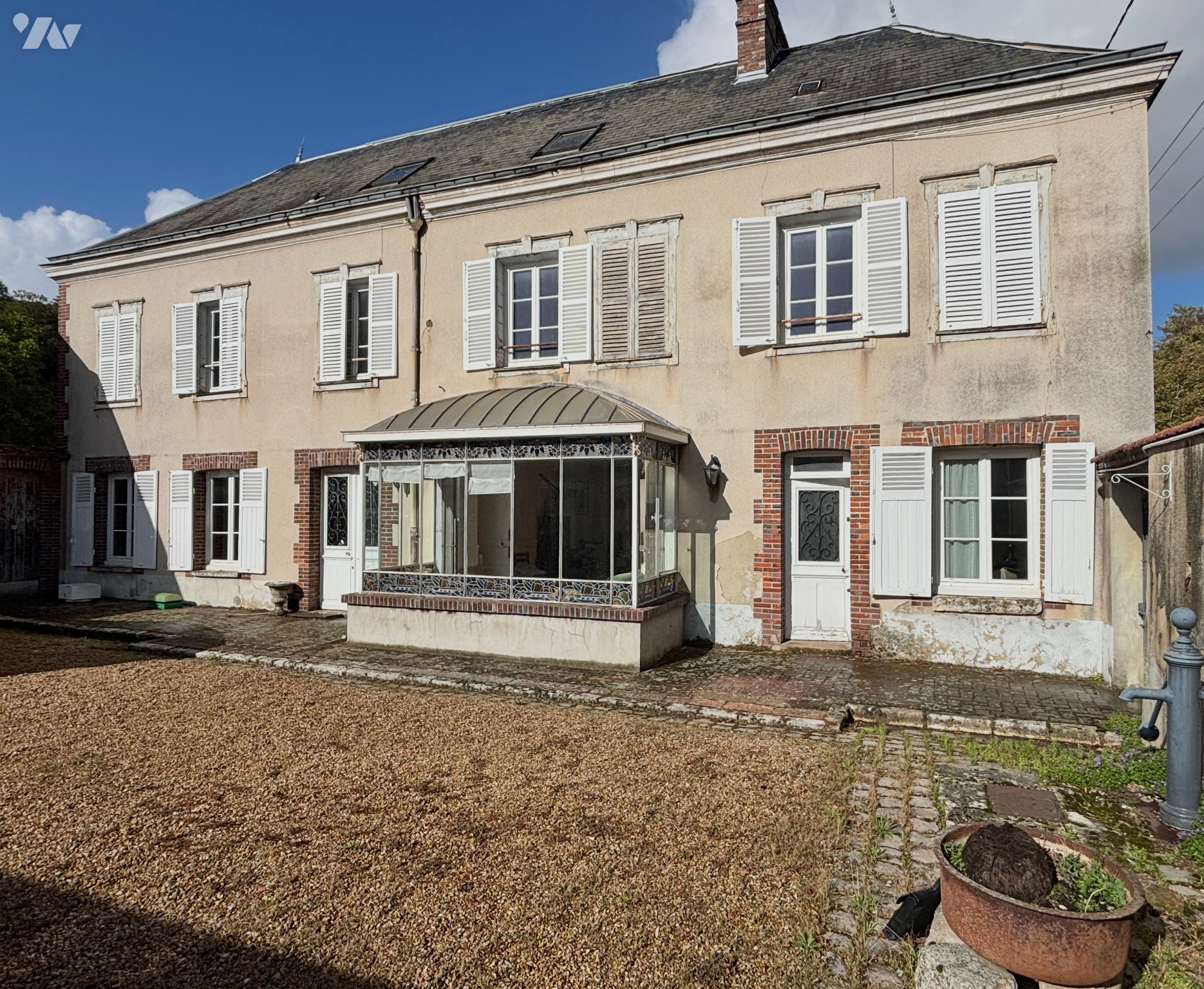 Maison 8 pièces 220 m² · à Lèves · 220 m² · 385 000 €