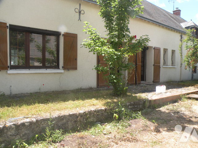 Maison 4 pièces 127 m² · à Jallans · 127 m² · 125 000 €