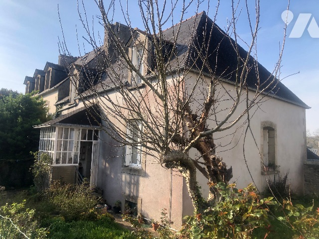 Maison 7 pièces 138 m² · à Plomodiern · 138 m² · 140 000 €