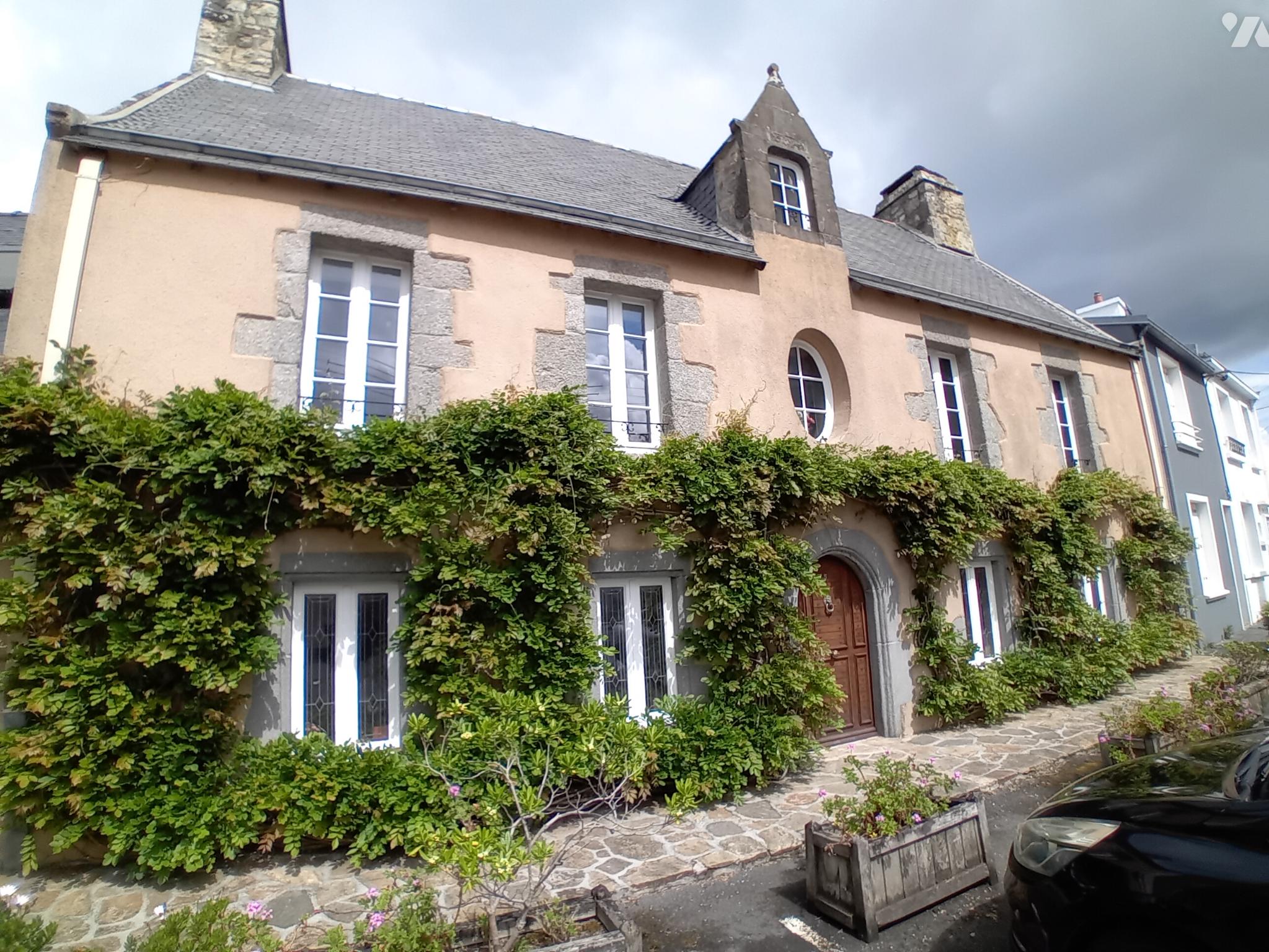 Maison 10 pièces 284 m² · à Camaret-sur-Mer · 284,1 m² · 570 000 €