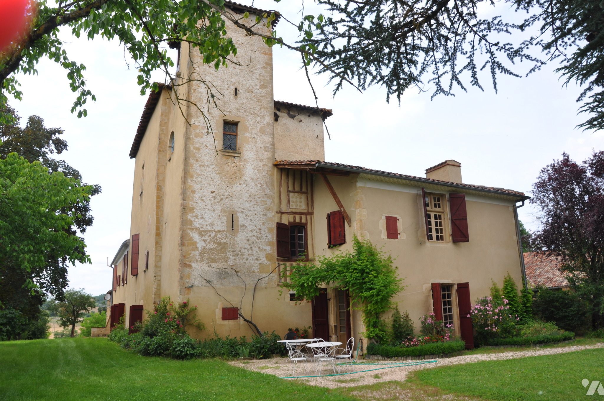 Maison 13 pièces 645 m² · à Aurignac · 645 m² · 690 000 €