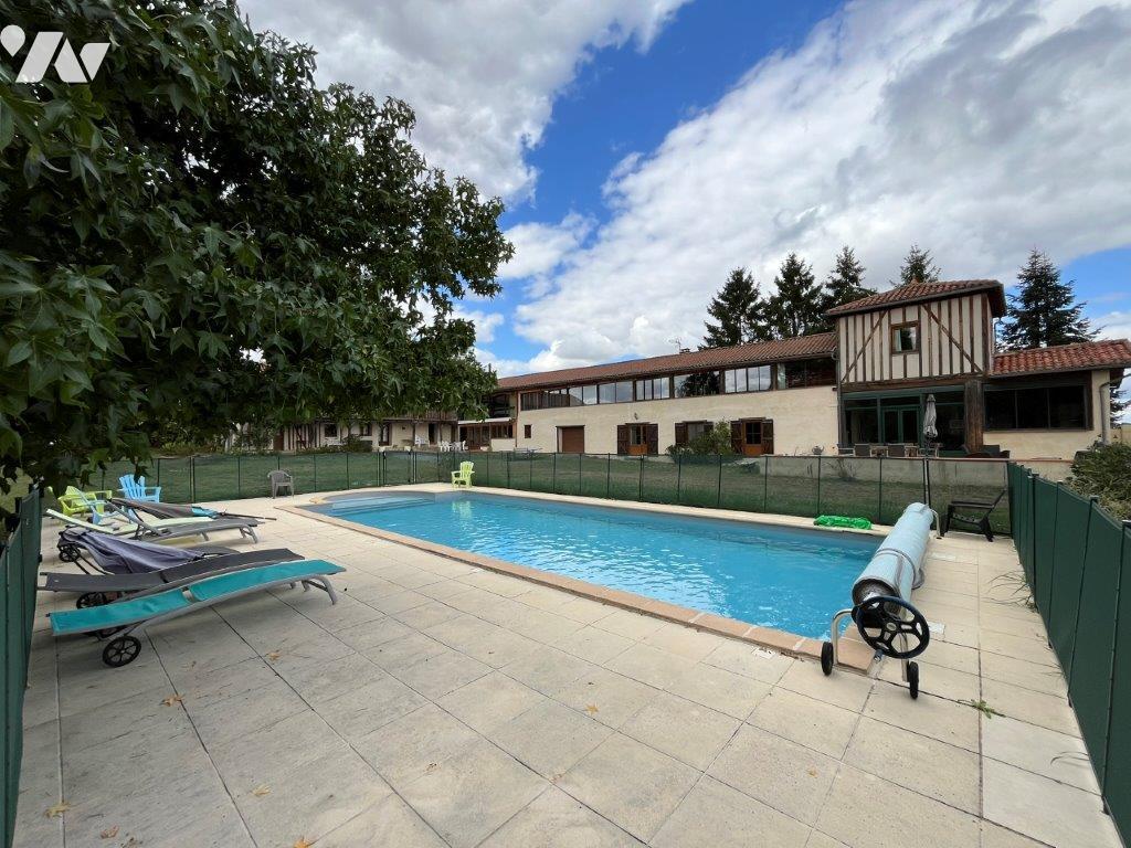 Maison 15 pièces 454 m² · à Miélan · 454 m² · 553 000 €