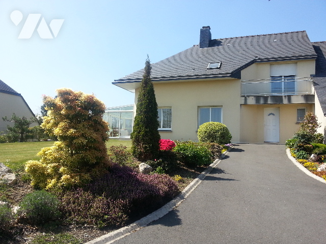 Maison 14 pièces 205 m² · à Lécousse · 205 m² · 585 000 €