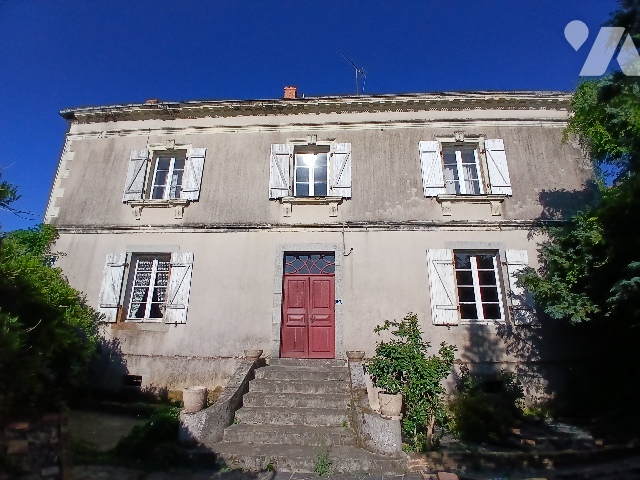Maison 7 pièces 163 m² · à Laubrières · 163 m² · 110 000 €