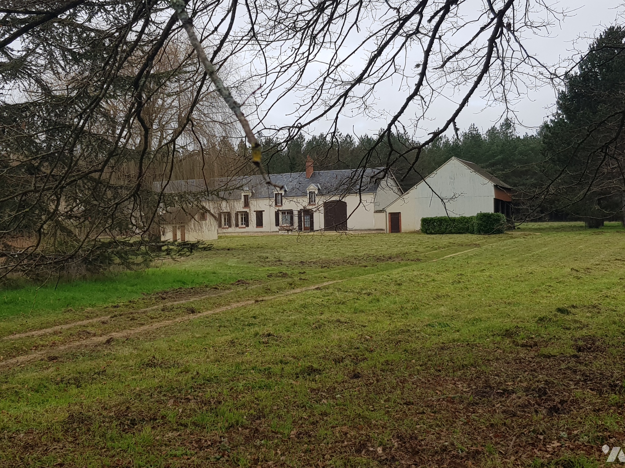 Maison 15 pièces 372 m² · à Gièvres · 372 m² · 470 000 €