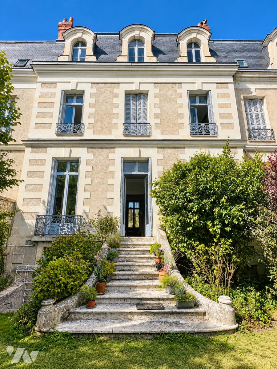 Maison 10 pièces 305 m² · à Tours · 305 m² · 1 100 000 €