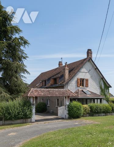 Maison 10 pièces 209 m² à Neuillé-le-Lierre