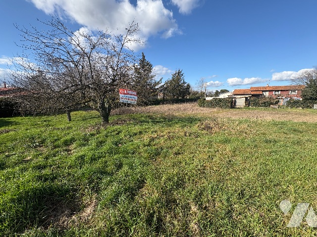 Terrain 1430 m² · à Épinouze · 1 430 m² · 110 000 €