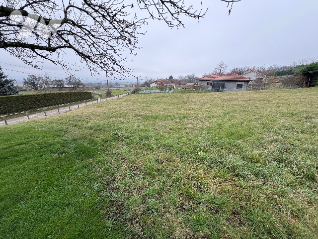Terrain 900 m² · à Moissieu-sur-Dolon · 900 m² · 89 000 €