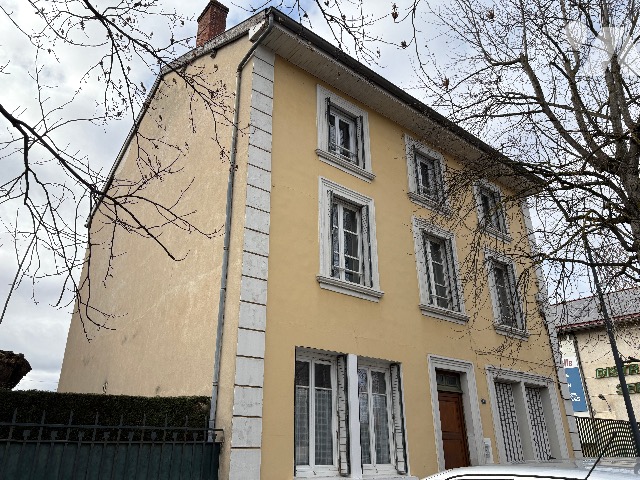Immeuble 1 pièce 211 m² · à Beaurepaire · 210,5 m² · 220 000 €
