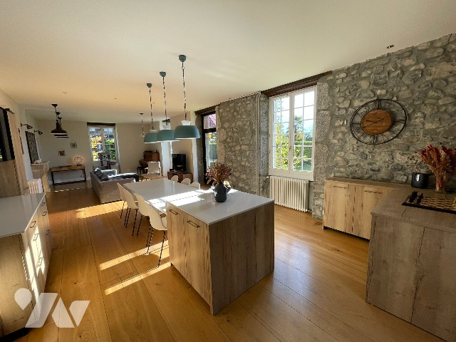 Maison 10 pièces 264 m² · à Crolles · 263,5 m² · 997 000 €