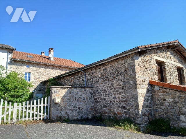 Maison 8 pièces 150 m² · à Chambonie · 150 m² · 110 000 €