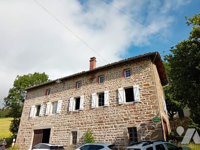 Maison 214m² — Saint-Georges-en-Couzan
