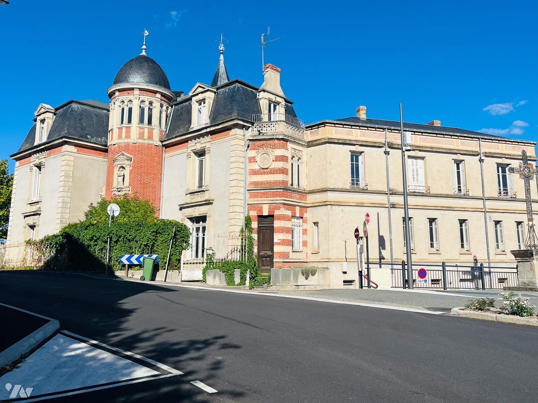 Immeuble 475 m² · à Saint-Galmier · 475 m² · 475 000 €