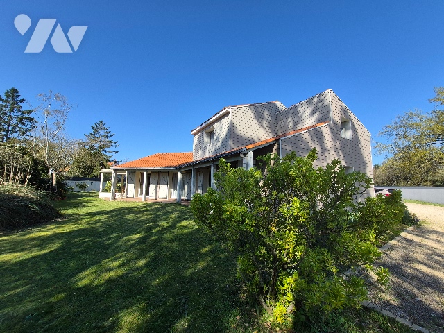 Maison 8 pièces 140 m² · à Saint-Julien-de-Concelles · 140 m² · 385 000 €
