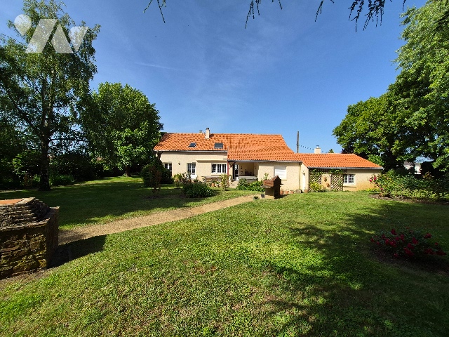Maison 8 pièces 206 m² · à Le Loroux-Bottereau · 206 m² · 550 000 €