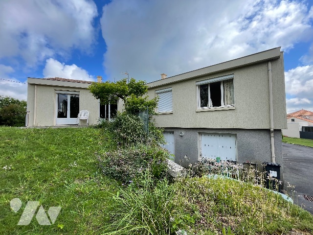 Maison 6 pièces 152 m² · à Montrevault-sur-Èvre · 152 m² · 220 000 €