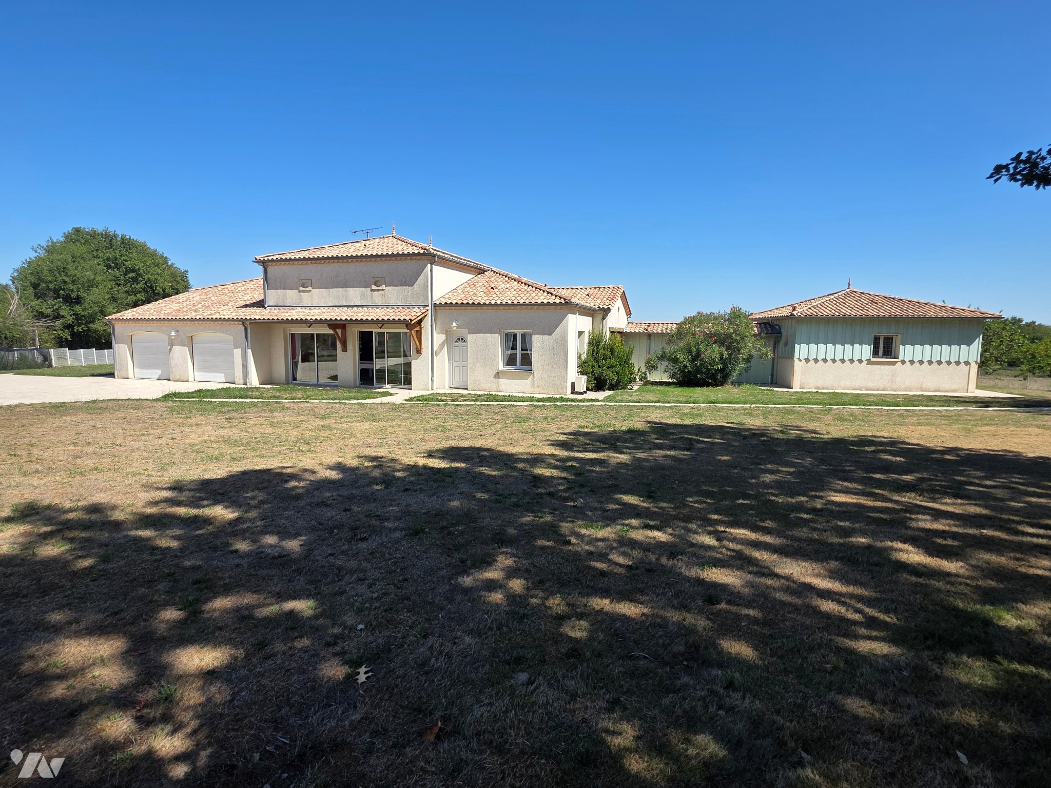 Maison 227m² — Bouglon