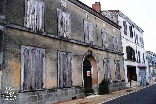 Vente aux Enchères - Maison - Monclar - 320.00m² - 8 pièces - Ref : 181133VAE061