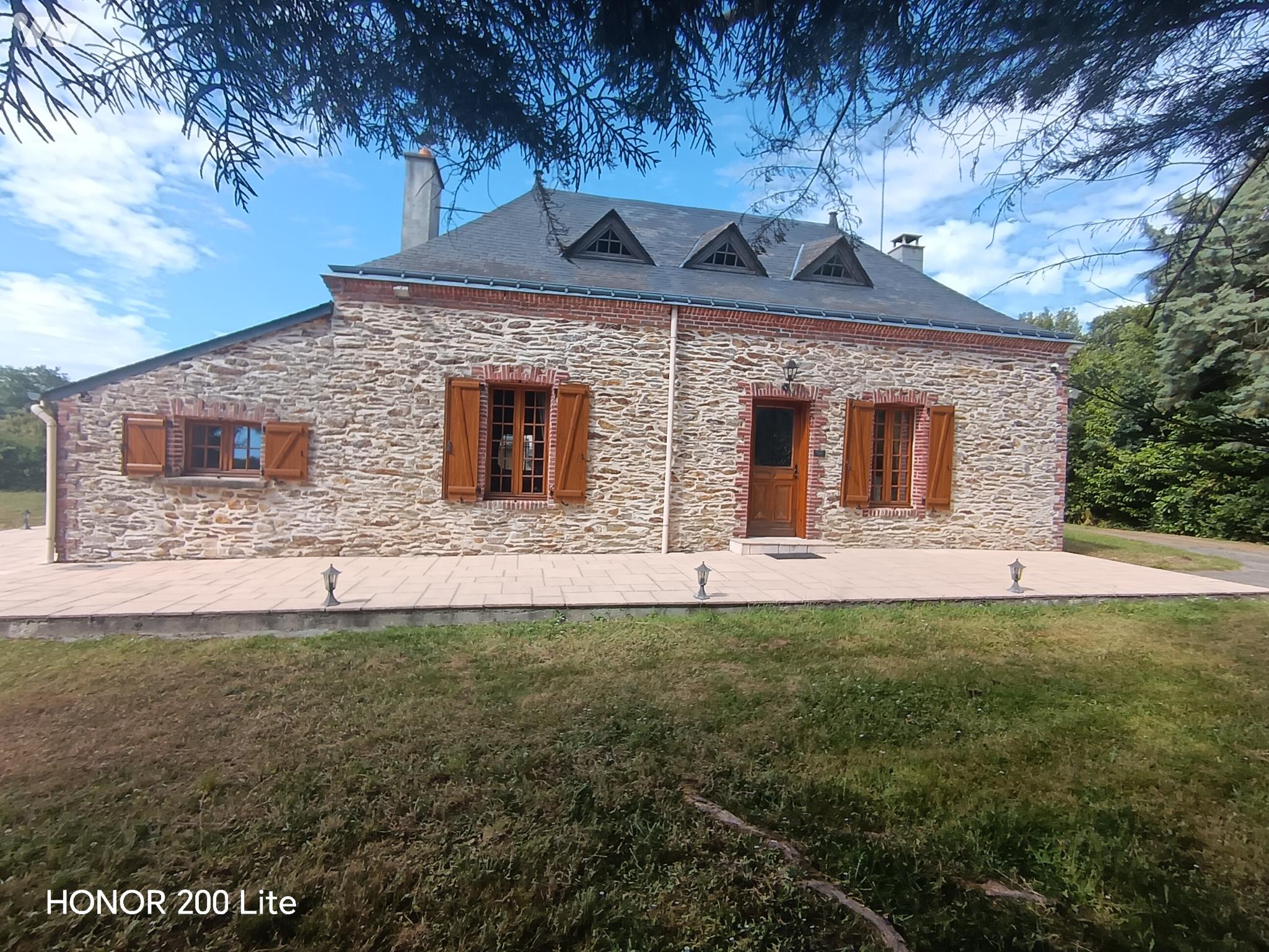 Maison 5 pièces 99 m² · à Ombrée d'Anjou · 98,6 m² · 210 000 €