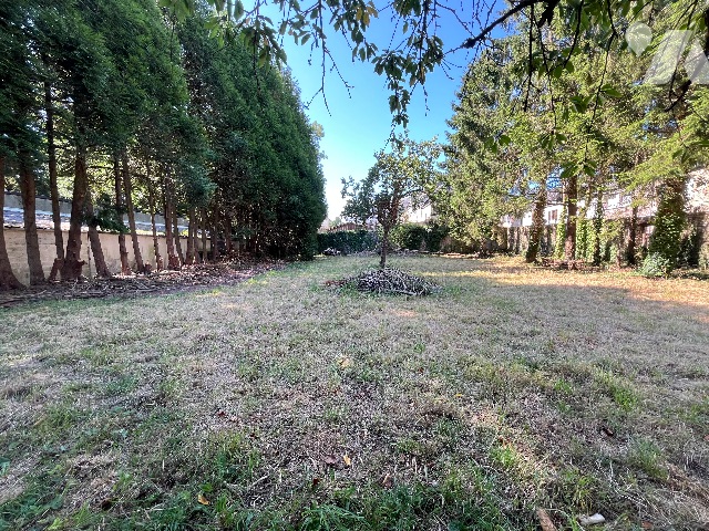 Terrain 800 m² · à Torigny-les-Villes · 800 m² · 53 600 €