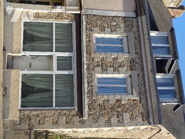 Maison 7 pièces 200 m² · à Pré-en-Pail-Saint-Samson · 200 m² · 120 000 €