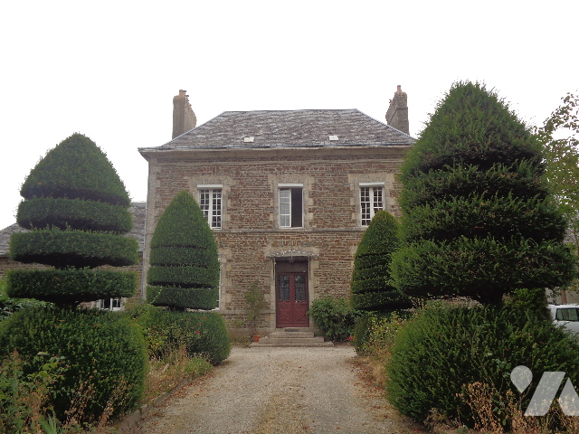 Maison 6 pièces 144 m² · à Saint-Cyr-en-Pail · 144 m² · 230 000 €