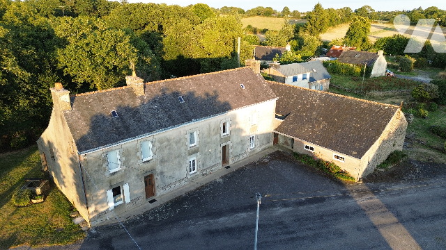 Maison 10 pièces 214 m² · à Guiscriff · 214 m² · 130 000 €