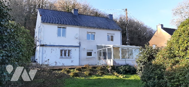Maison 5 pièces 104 m² · à Lanvénégen · 104 m² · 120 000 €