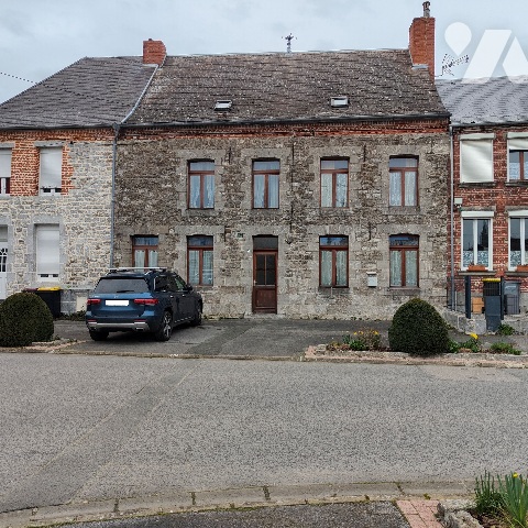 Maison 10 pièces 147 m² · à Étrœungt · 147 m² · 75 000 €