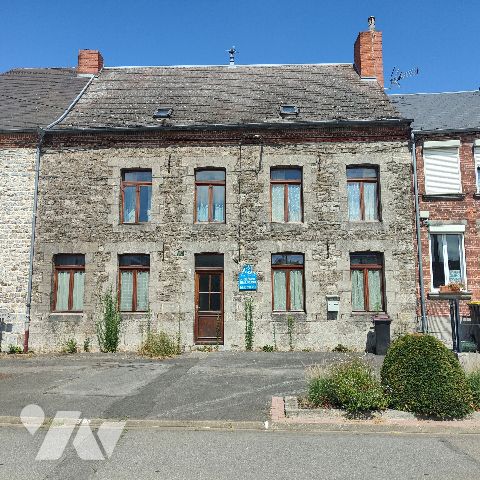 Maison 10 pièces 147 m² · à Étrœungt · 147 m² · 75 000 €