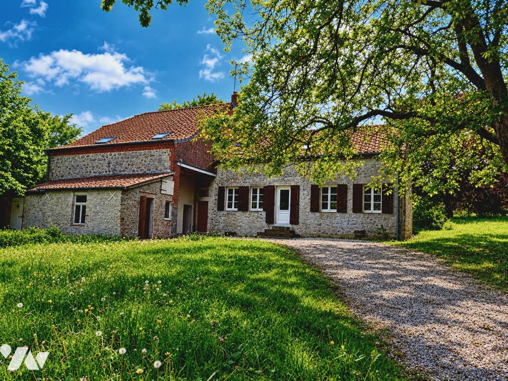 Maison 8 pièces 196 m² · à Floursies · 196 m² · 230 000 €